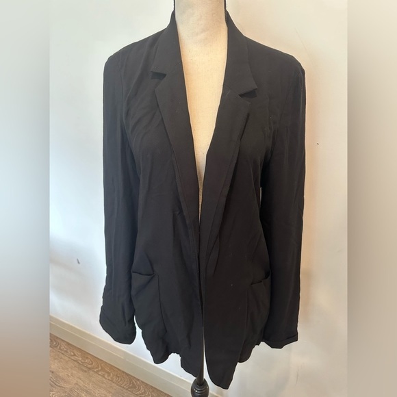 Aritzia Talula Kent Black Lightweight Open Front Blazer Jacket Size 8 Old Money - Picture 2 of 6